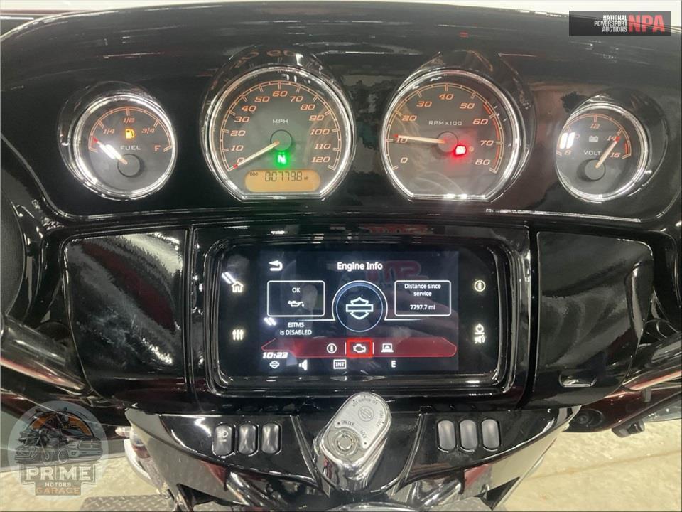 2023 Harley-Davidson FLHTCUTGANV TRI GLIDE ULTRA ANNIVERSARY — фото 5