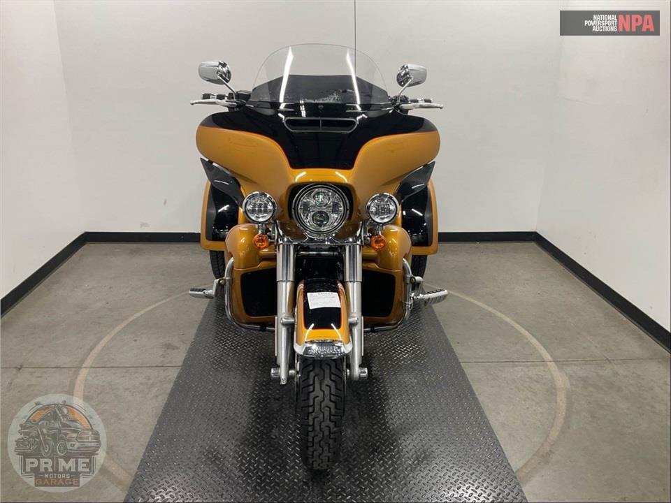 2023 Harley-Davidson FLHTCUTG TRI GLIDE ULTRA CLASSIC — фото 2