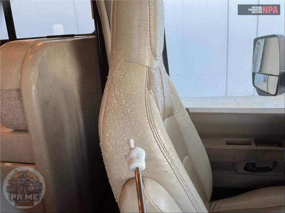 2018 Thor Motor Coach WS31 E450-V10 - QUANTUM SERIES — фото 17