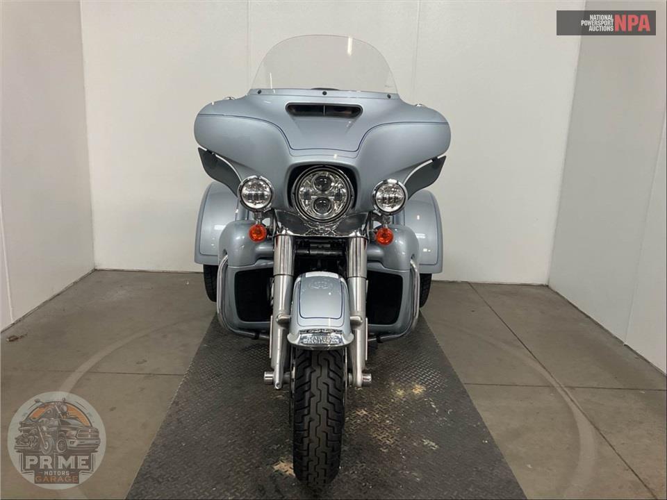 2023 Harley-Davidson FLHTCUTG TRI GLIDE ULTRA CLASSIC — фото 2