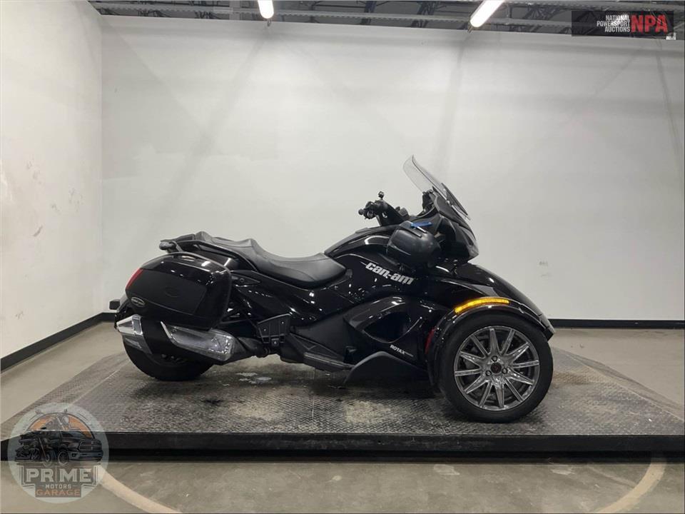 2013 Can-Am SPYDER ST LIMITED — фото 1