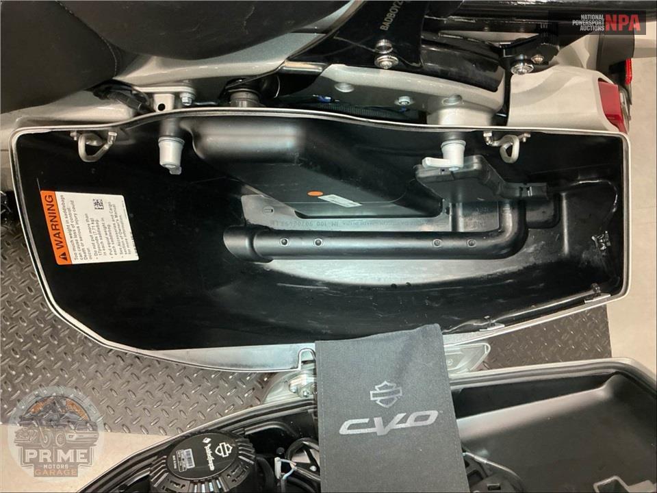 2023 Harley-Davidson FLTRXSE CVO ROAD GLIDE — фото 17