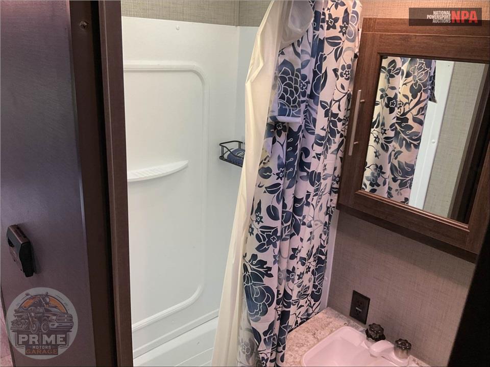 2019 Crossroads Rv M-328 SB - ZINGER SERIES — фото 15