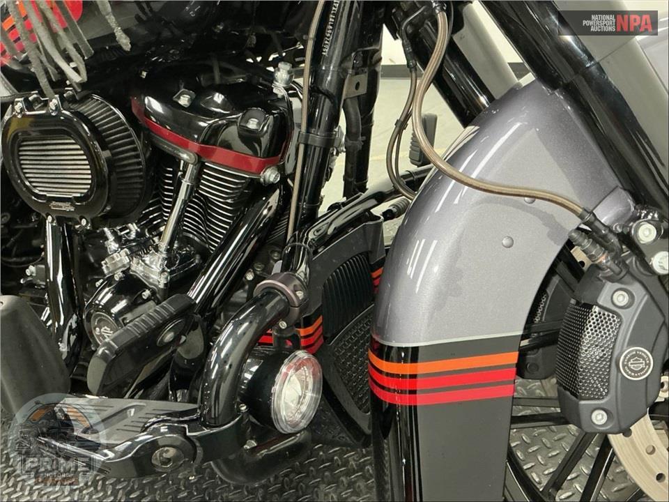 2020 Harley-Davidson FLHXSE CVO STREET GLIDE — фото 15