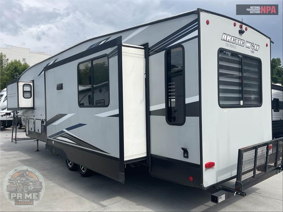 2021 Cherokee By Forest River M-3550SUITE - ARCTIC WOLF FIFTH WHEEL SERIES — фото 3