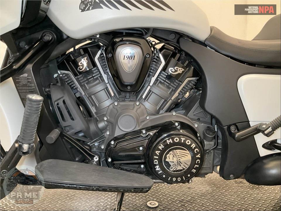 2021 Indian Motorcycle CHALLENGER DARK HORSE (BLACK/BRONZE SMOKE) — фото 7