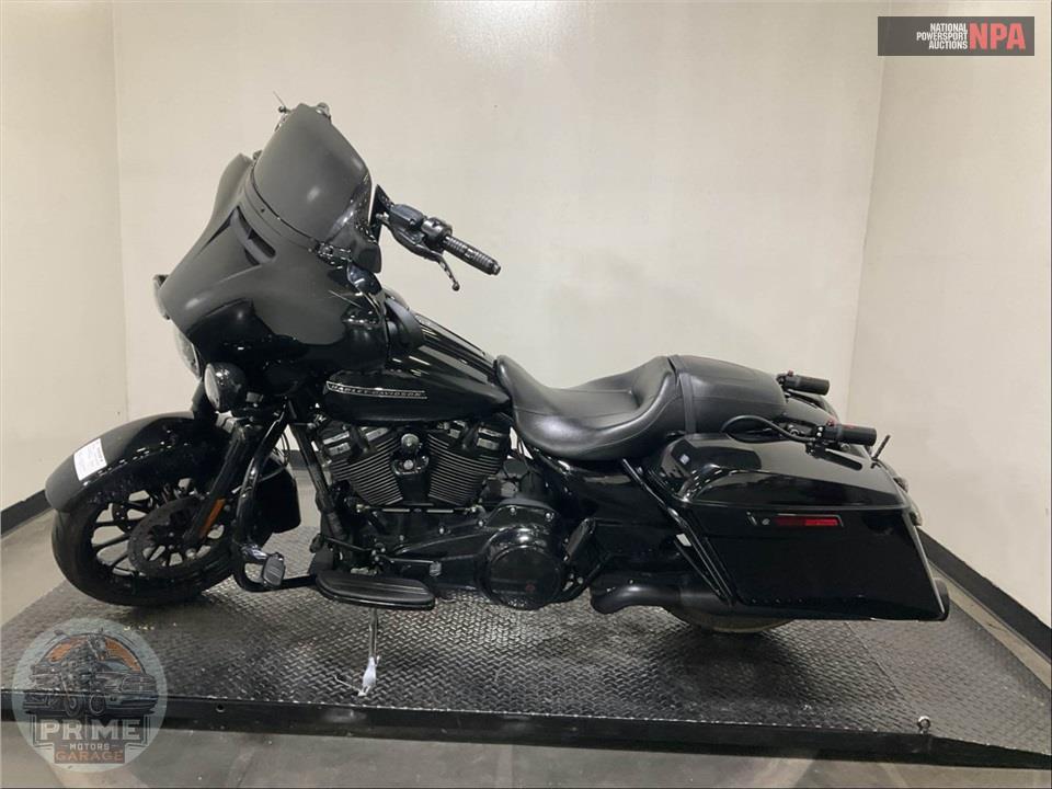 2018 Harley-Davidson FLHXS STREET GLIDE SPECIAL — фото 3