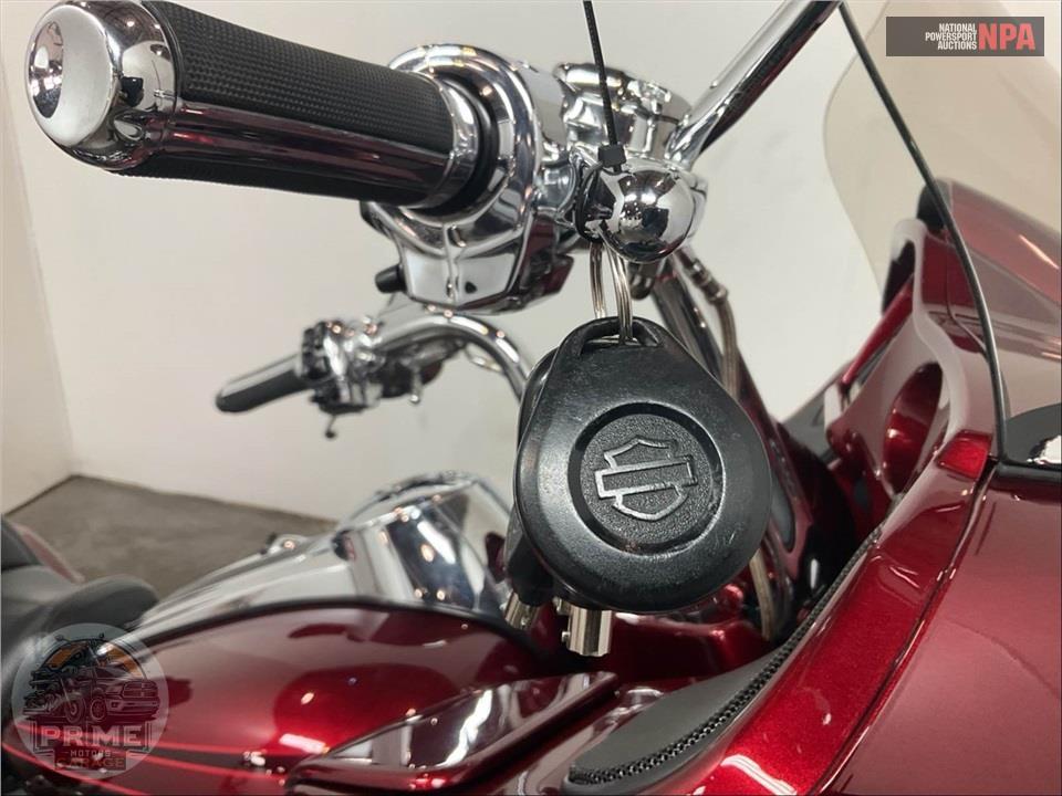 2015 Harley-Davidson FLTRUSE CVO ROAD GLIDE ULTRA — фото 10