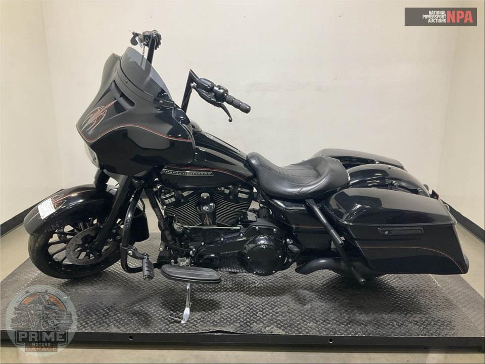 2018 Harley-Davidson FLHXS STREET GLIDE SPECIAL — фото 3