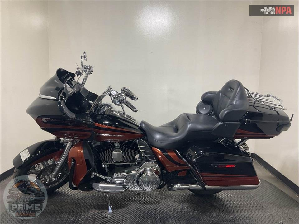 2015 Harley-Davidson FLTRUSE CVO ROAD GLIDE ULTRA — фото 3