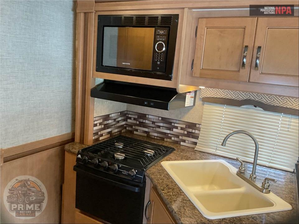 2017 Thor Motor Coach M-28Z E450-V10 - CHATEAU SERIES — фото 25