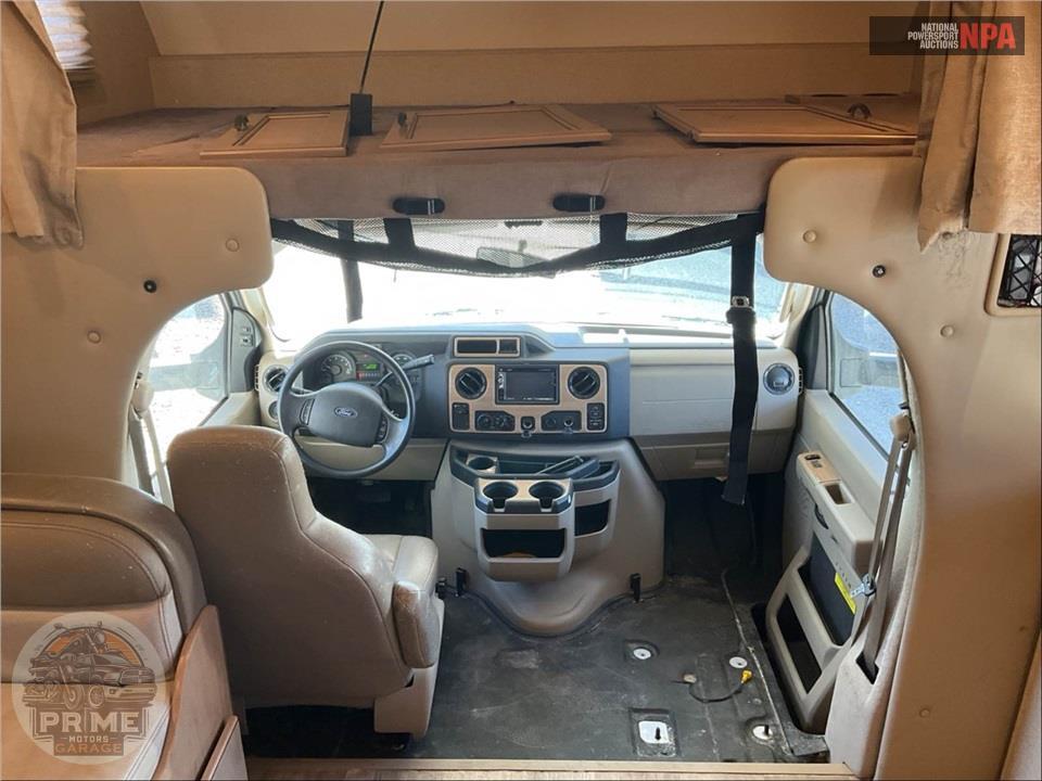 2019 Thor Motor Coach M-28Z E450-V10 - FOUR WINDS SERIES — фото 15