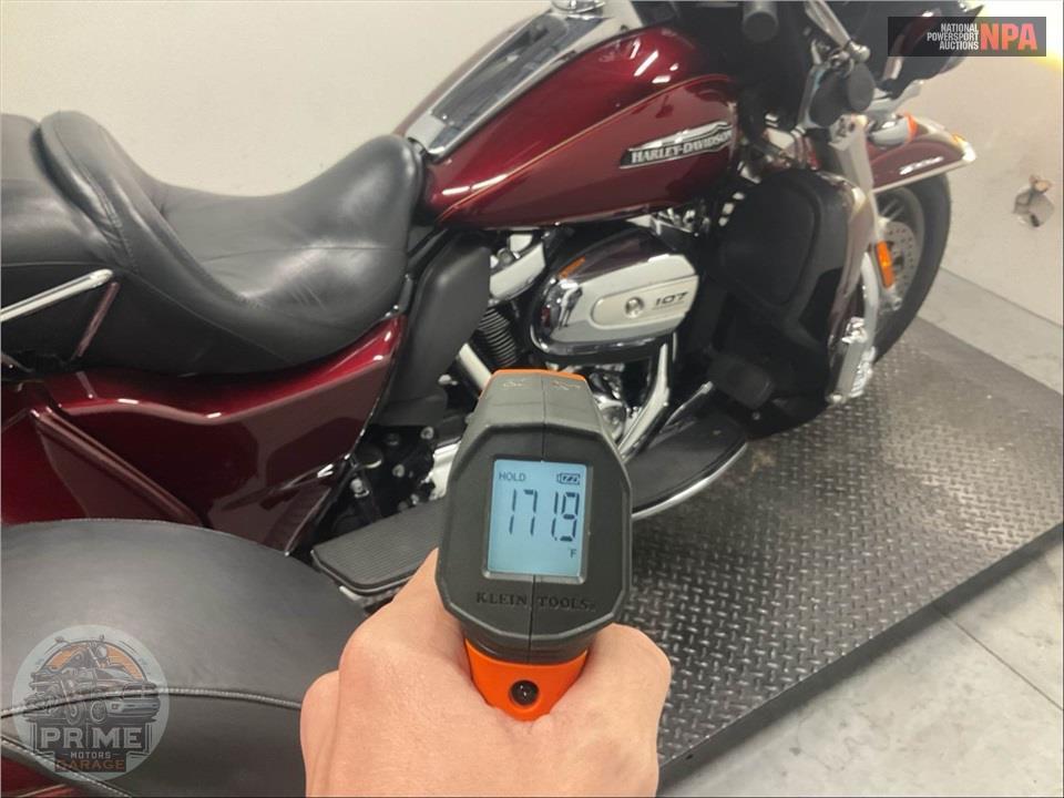 2017 Harley-Davidson FLHTCUTG TRIGLIDE ULTRA CLASSIC — фото 8