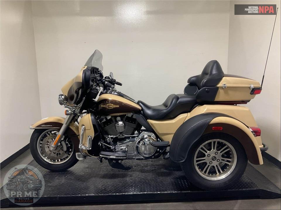 2014 Harley-Davidson FLHTCUTG TRIGLIDE ULTRA CLASSIC — фото 3