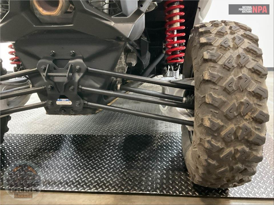 2025 Can-Am MAVERICK X3 MAX DS TURBO (RED & SILVER) — фото 22