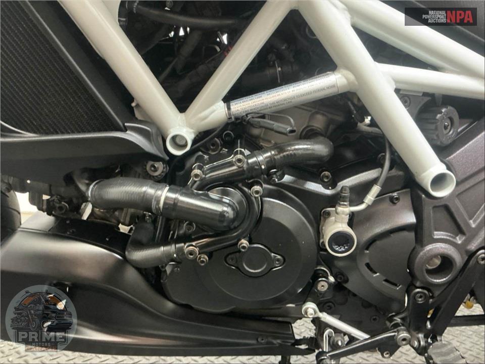 2015 Ducati DIAVEL CARBON WHITE — фото 7