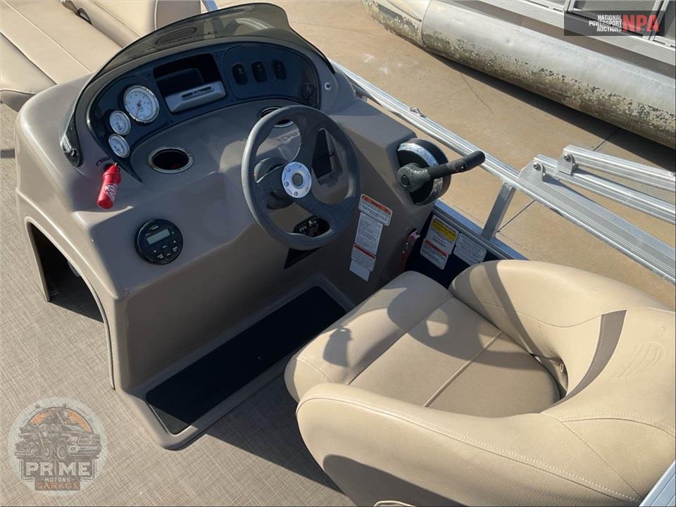 2021 Tracker Marine PARTY BARGE 18 DLX(*)SUN TRACKER SERIES L=20/E=1 60HP MERC OB — фото 33