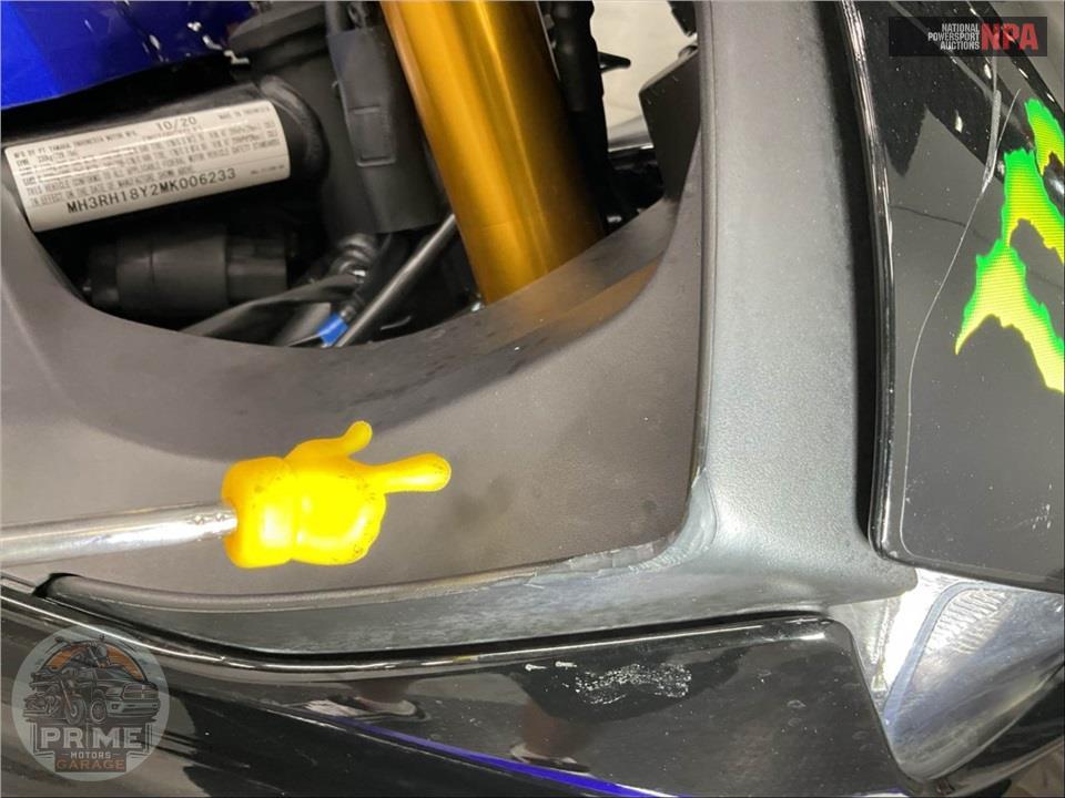 2021 Yamaha YZF-R3 MONSTER ENERGY MOTOGP — фото 18