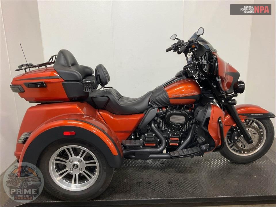 2019 Harley-Davidson FLHTCUTG TRI GLIDE ULTRA — фото 1