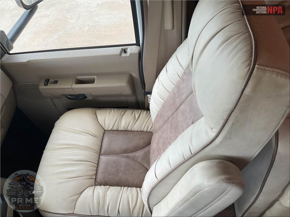 2016 Sunseeker By Forest River M-3050S FORD E450 6.8 LITER — фото 15