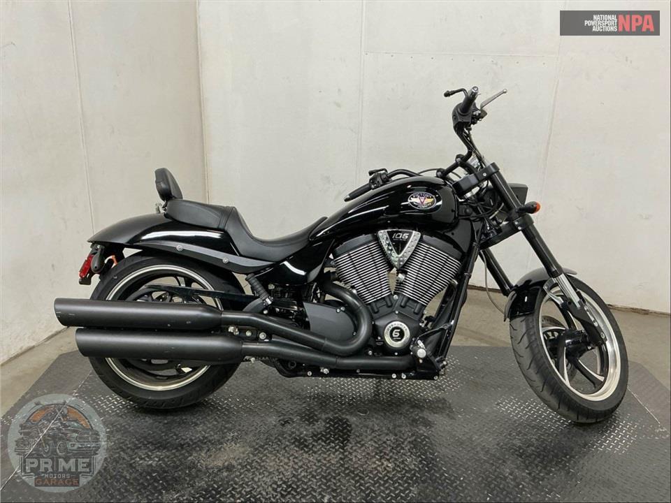 2011 Victory Motorcycles 8-BALL HAMMER — фото 1