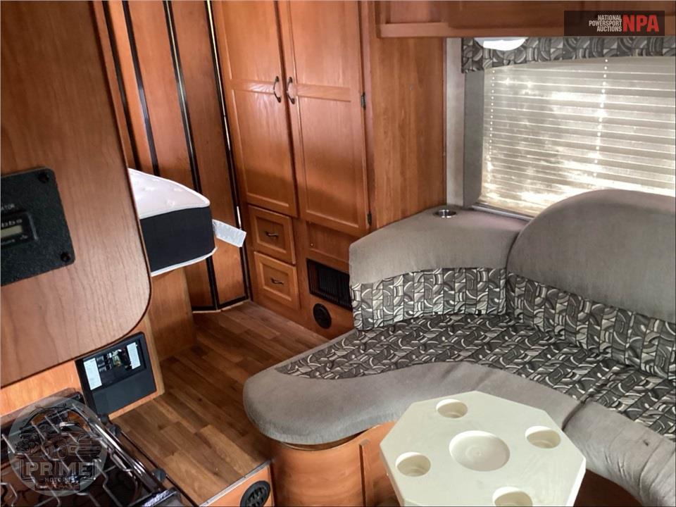 2010 Coachmen By Forest River M-21 QB CHEVROLET 6.0 LITER V8 - FREELANDER SERIES — фото 6