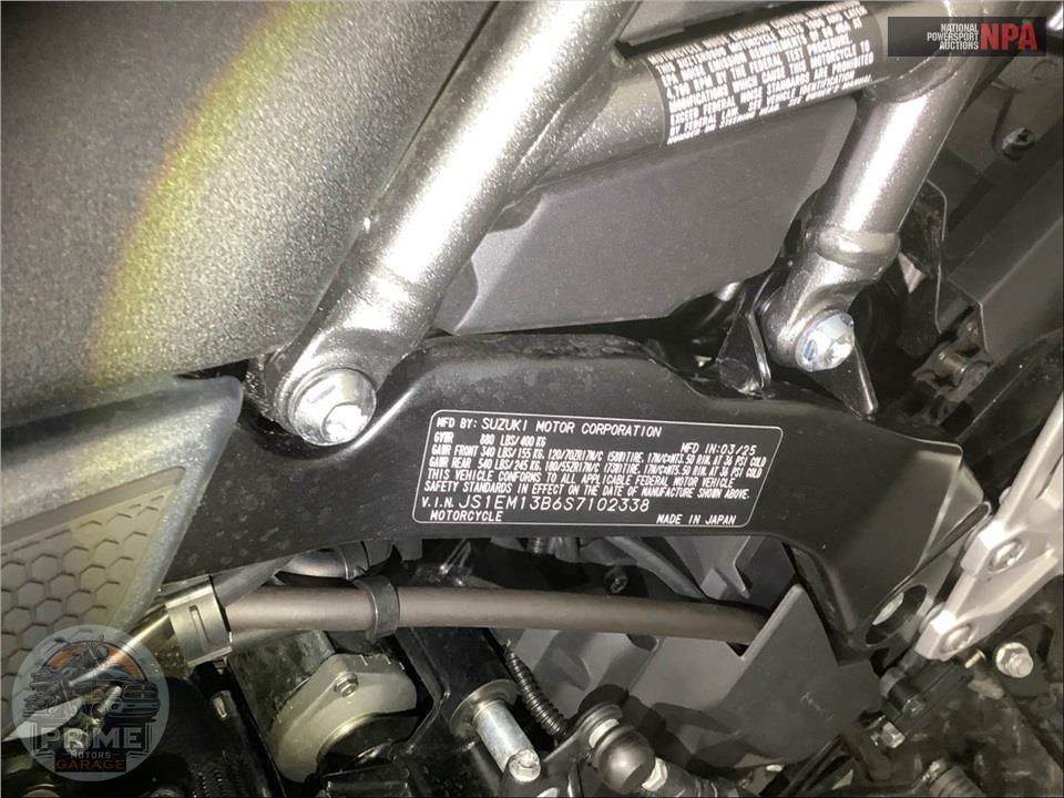 2025 Suzuki GSX800FRQM5 GSX-8R — фото 18