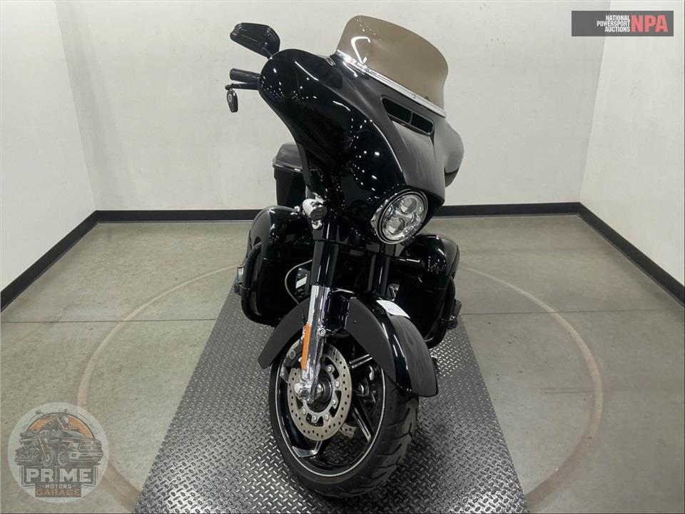 2016 Harley-Davidson FLHXSE CVO STREET GLIDE SPECIAL — фото 2