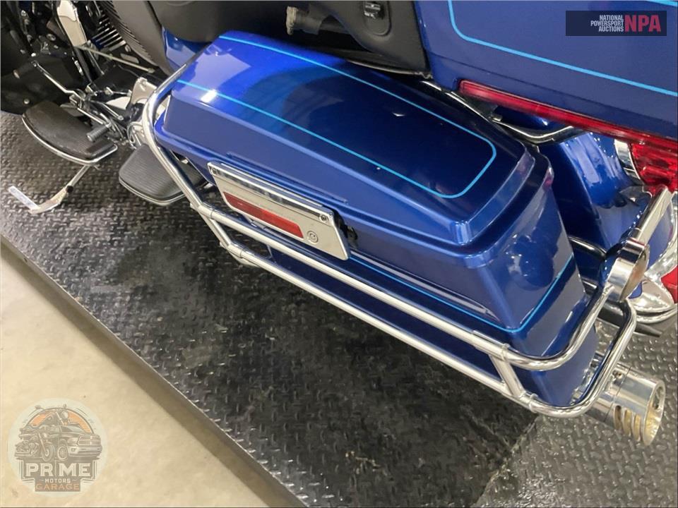 2010 Harley-Davidson FLHTCU ULTRA CLASSIC ELECTRA GLIDE — фото 17