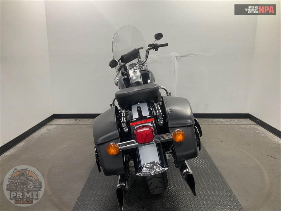2012 Harley-Davidson FLHRC ROAD KING CLSC — фото 4