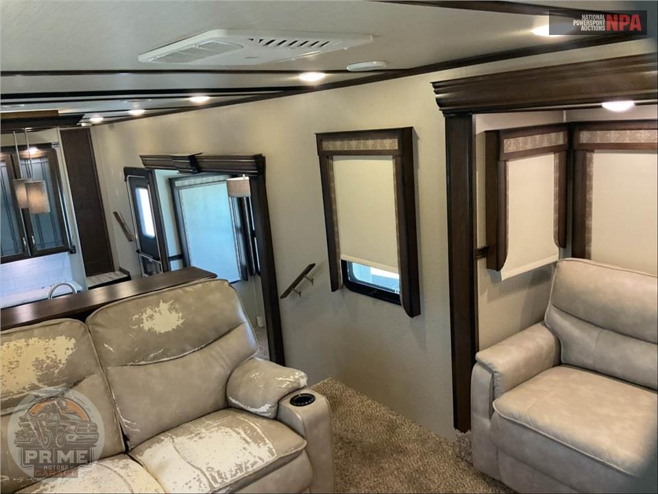 2017 Grand Design Recreational Vehicles M-375RES - SOLITUDE FIFTH WHEEL SERIES — фото 8