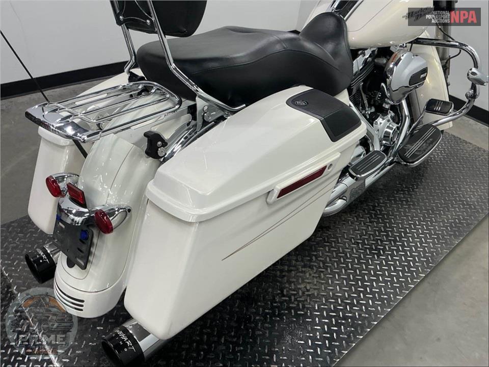 2015 Harley-Davidson FLHXS STREET GLIDE SPECIAL — фото 19