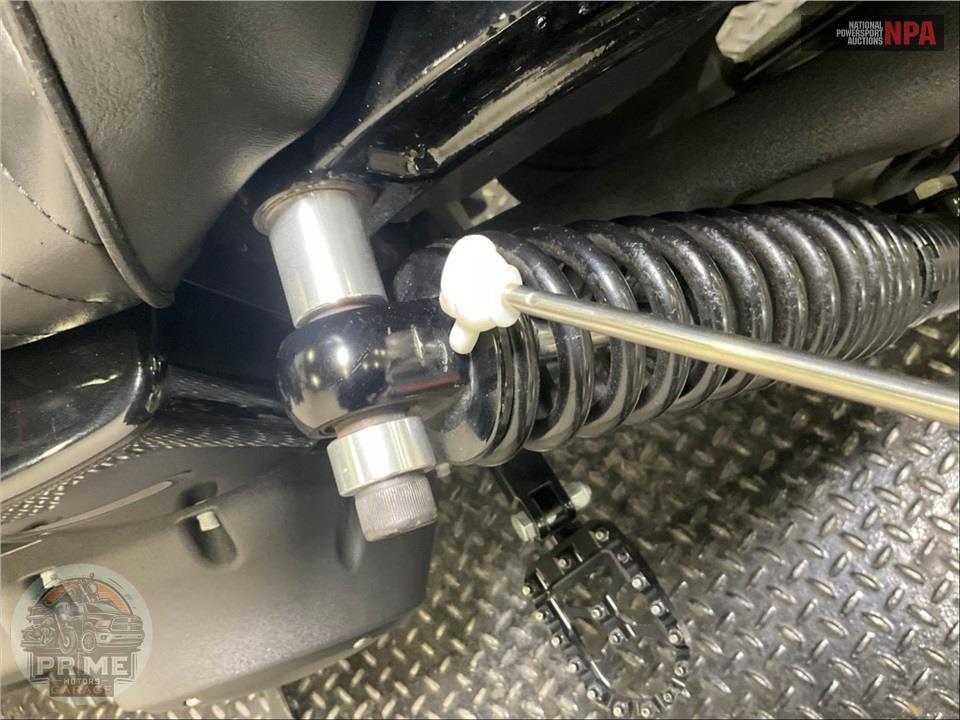2017 Harley-Davidson FXDB STREET BOB — фото 28
