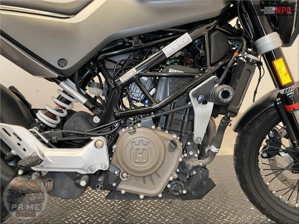 2021 Husqvarna SVARTPILEN 401 — фото 6
