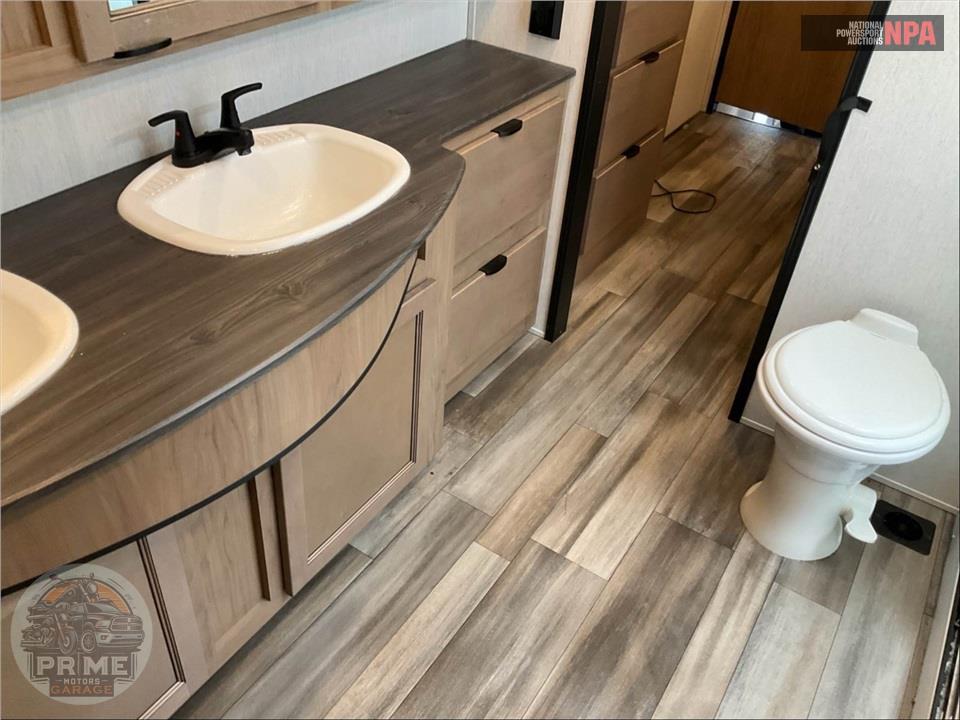 2024 Sabre By Forest River M-38RLH - FIFTH WHEEL SERIES — фото 17