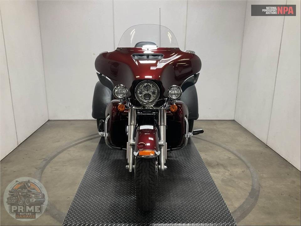 2019 Harley-Davidson FLHTCUTG TRI GLIDE ULTRA — фото 2