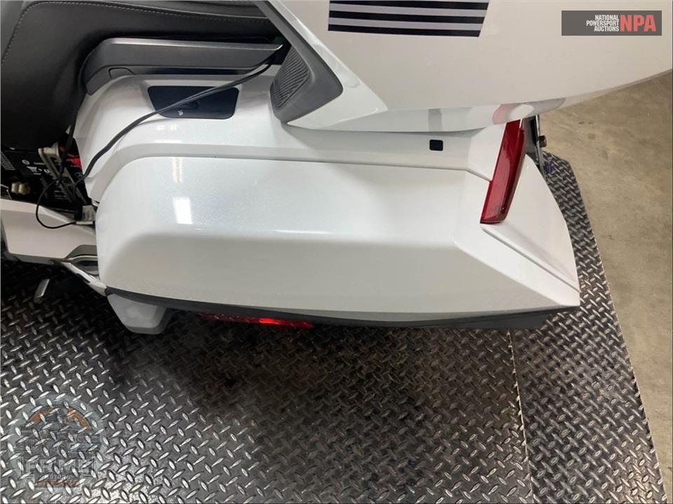 2018 Honda GL1800D GOLDWING TOUR DCT (WHITE) — фото 17