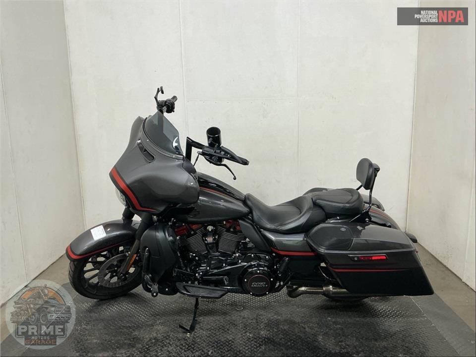 2018 Harley-Davidson FLHXSE CVO STREET GLIDE — фото 3