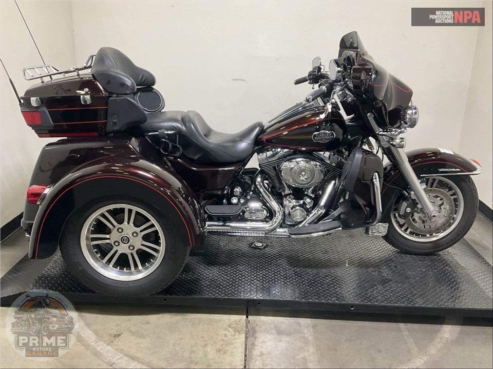 2011 Harley-Davidson FLHTCUTG TRIGLIDE UL CLSC — фото 1