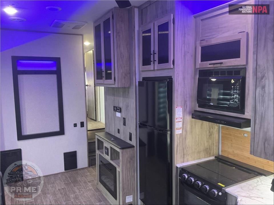 2022 Cherokee By Forest River M-287BH ARCTIC WOLF FIFTH WHEEL SERIES — фото 8