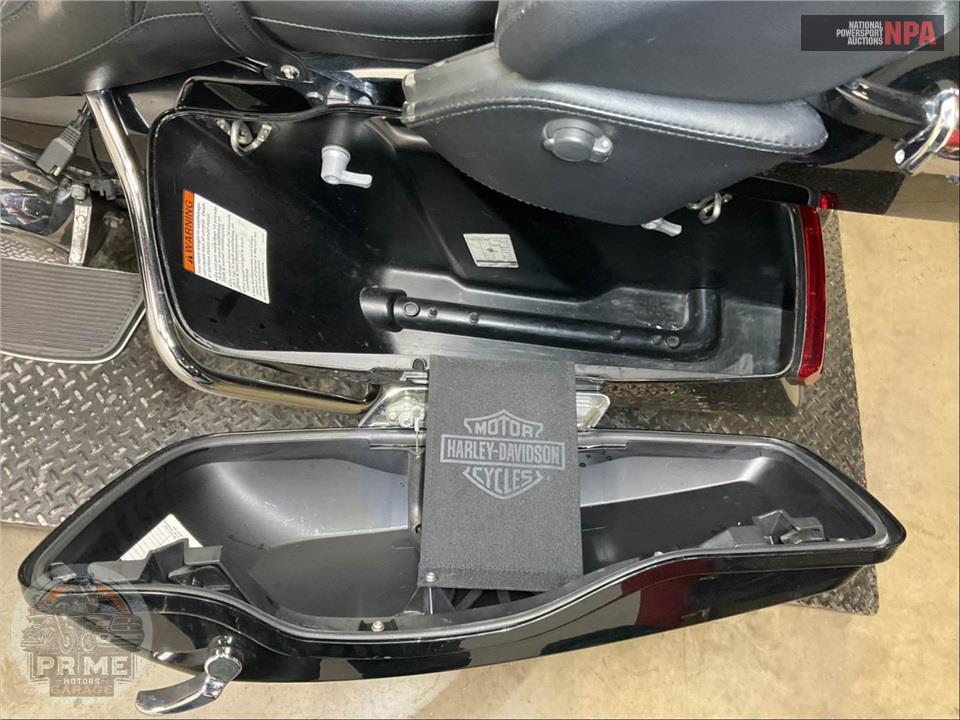 2017 Harley-Davidson FLHTCU ELECTRA GLIDE ULTRA CLASSIC — фото 27