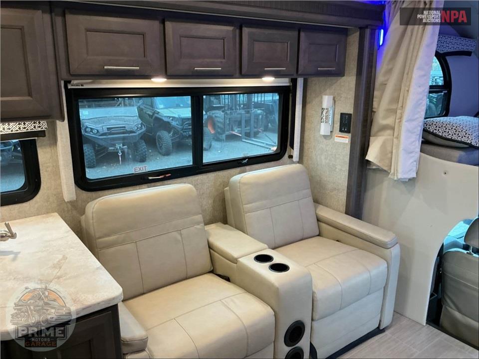 2022 Thor Motor Coach SV34 SUPER C F550 4WD - MAGNITUDE SERIES — фото 9