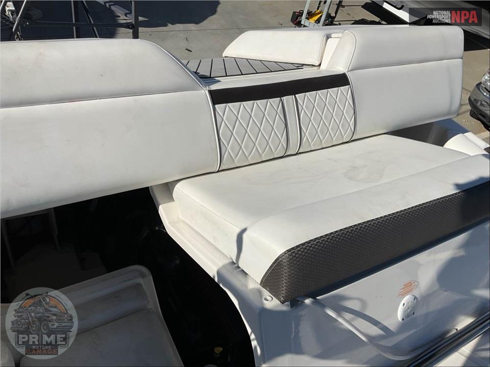 2017 Sea Ray Boats SLX-W 230 SLX SERIES L=23/E=1 370HP MERC IB — фото 38