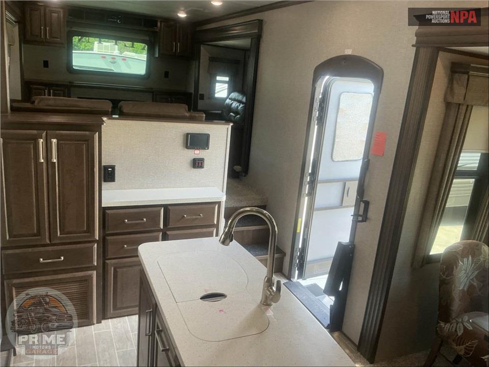 2020 Keystone Rv M-3710 KP - ALPINE FIFTH WHEEL SERIES — фото 7