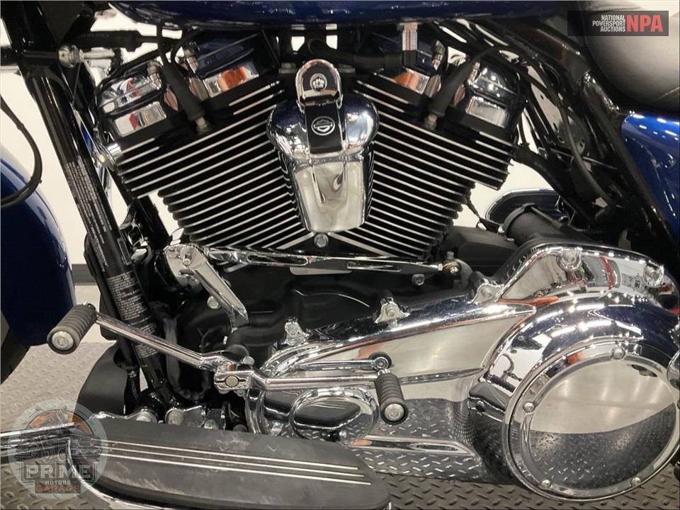 2017 Harley-Davidson FLTRXS ROAD GLIDE SPECIAL — фото 7