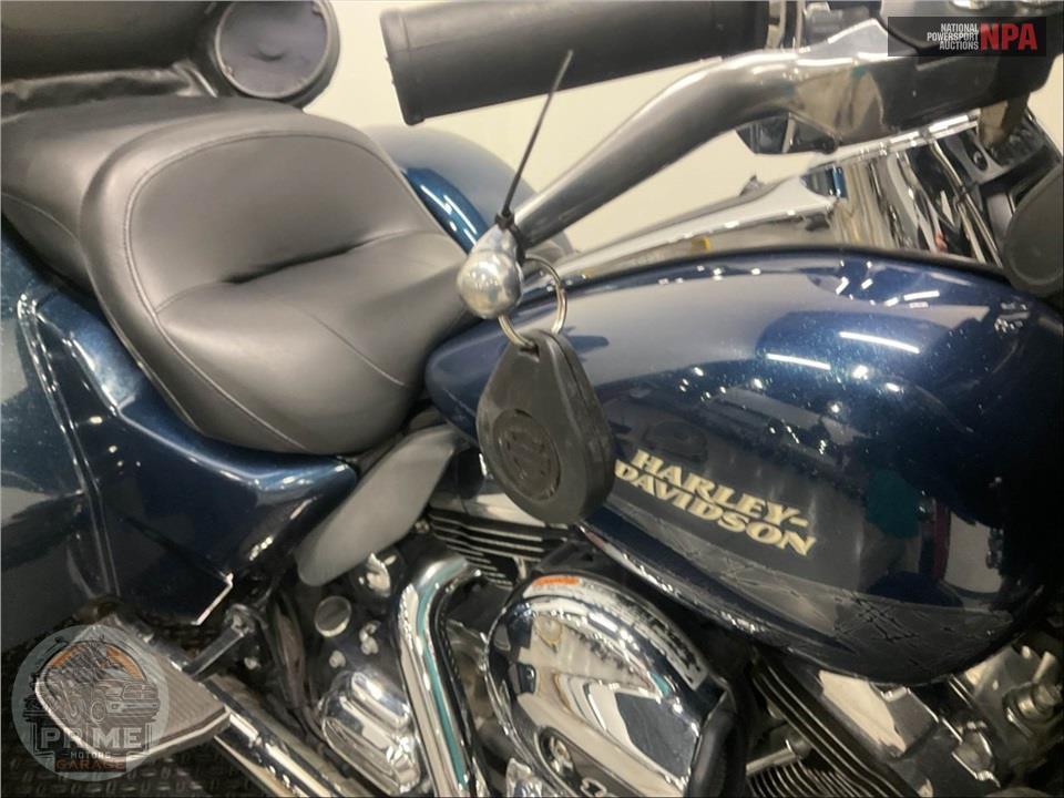 2016 Harley-Davidson FLHTCUTG TRIGLIDE ULTRA CLASSIC — фото 13