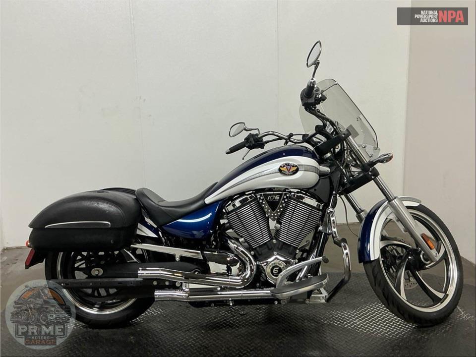 2011 Victory Motorcycles VEGAS 2-TONE — фото 1