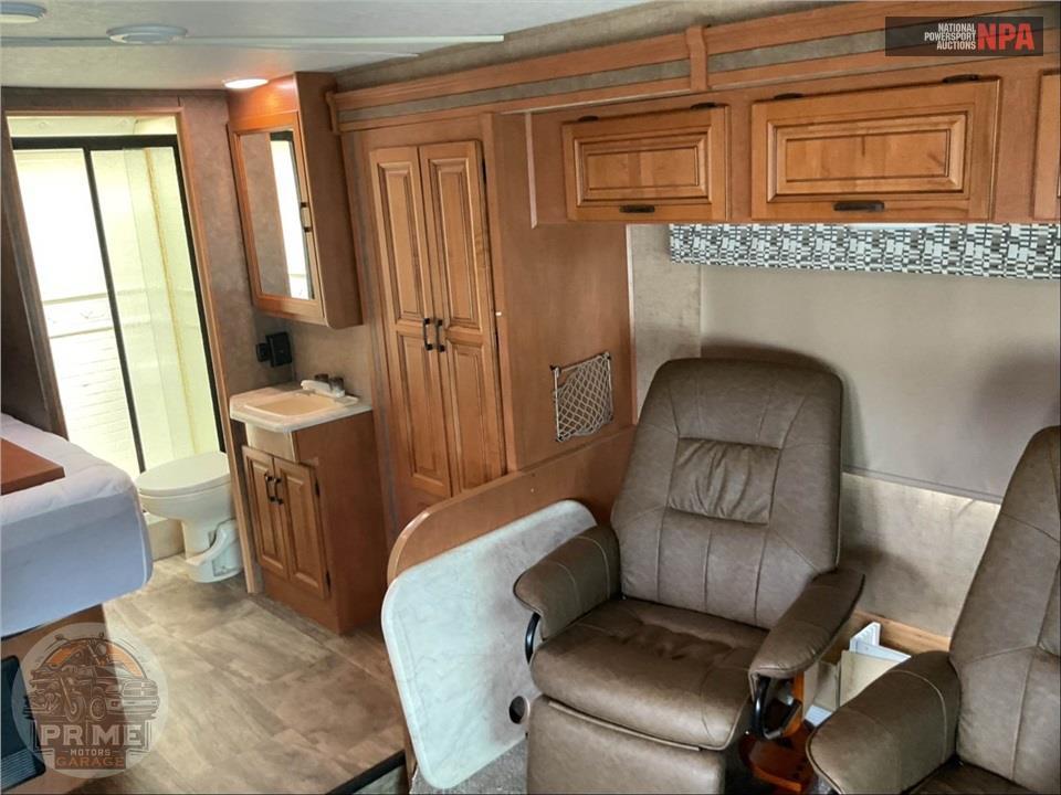 2017 Sunseeker By Forest River M-2290S FORD E450 6.8 LITER — фото 6