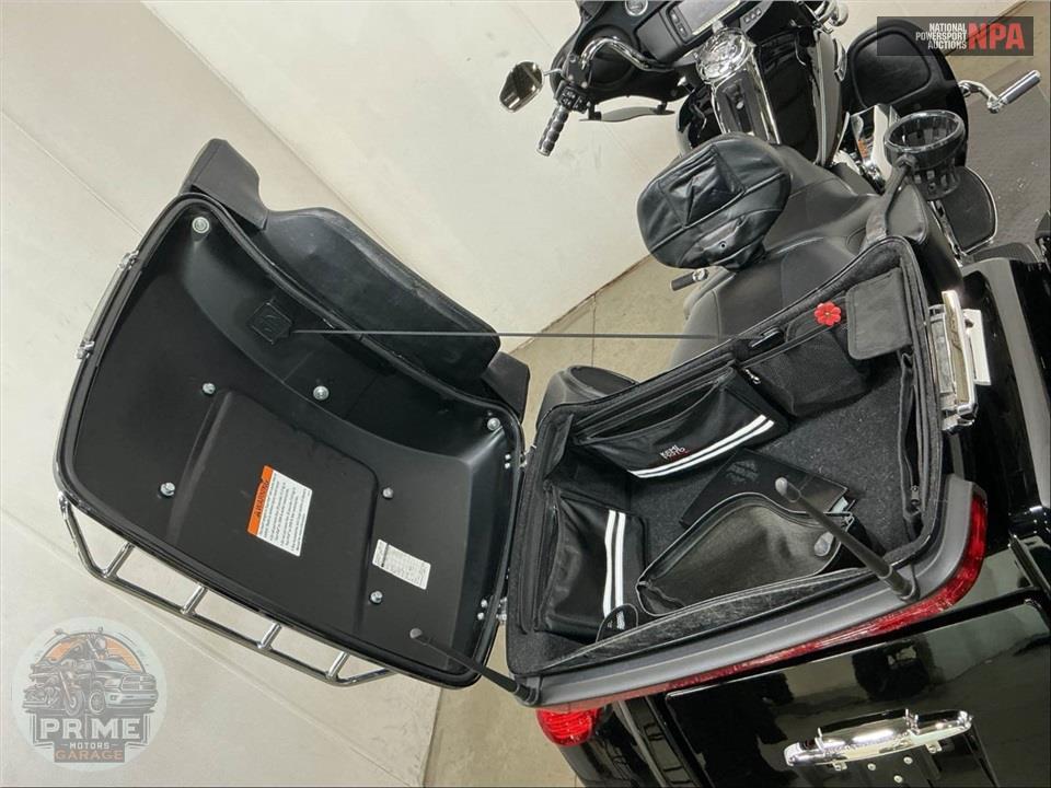 2017 Harley-Davidson FLHTCUTG TRIGLIDE ULTRA CLASSIC — фото 30