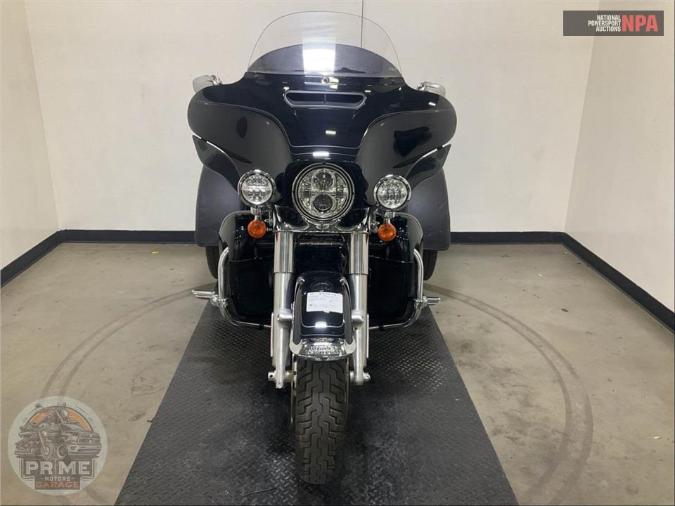 2022 Harley-Davidson FLHTCUTG TRI GLIDE ULTRA CLASSIC — фото 2